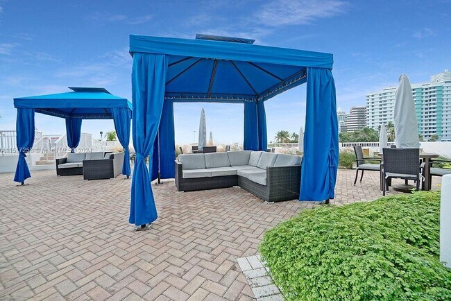 Foto del edificio - 5401 Collins Ave