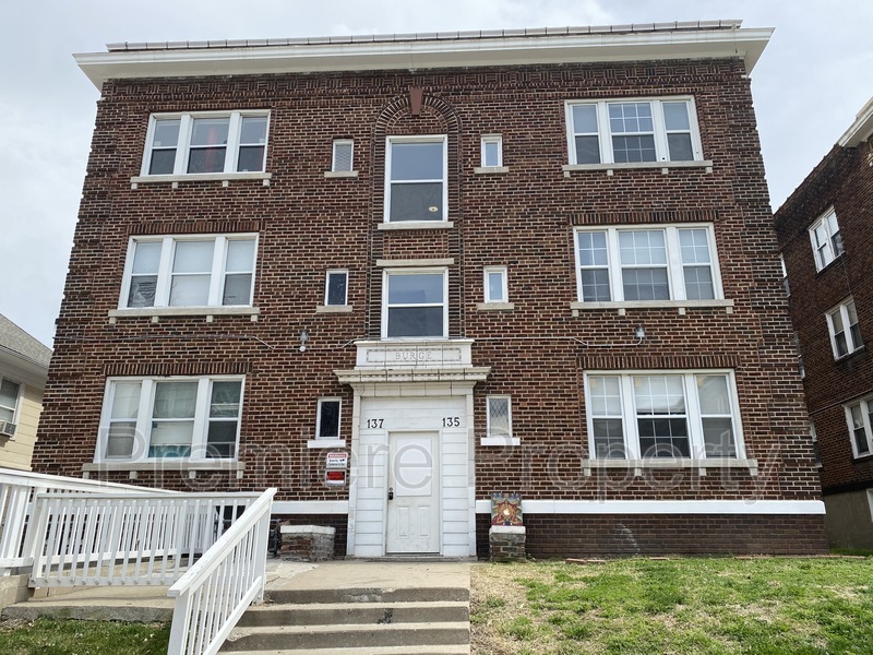 Primary Photo - 137 N Lawn Ave