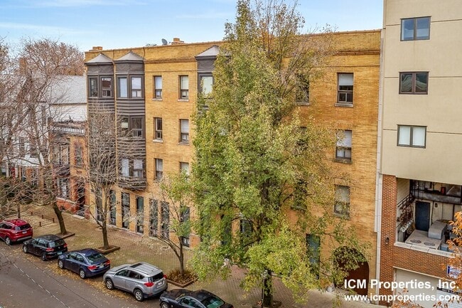 Building Photo - 861 W Lill Ave