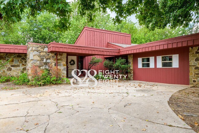 Foto del edificio - Talk About Unique! MUST SEE 3 bed/2 bath P...