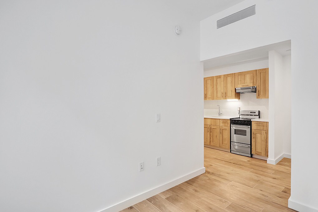 Primary Photo - 63 W 104th St