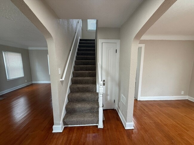 Building Photo - Renovated 3-Bedroom Home – We Welcome Sect...