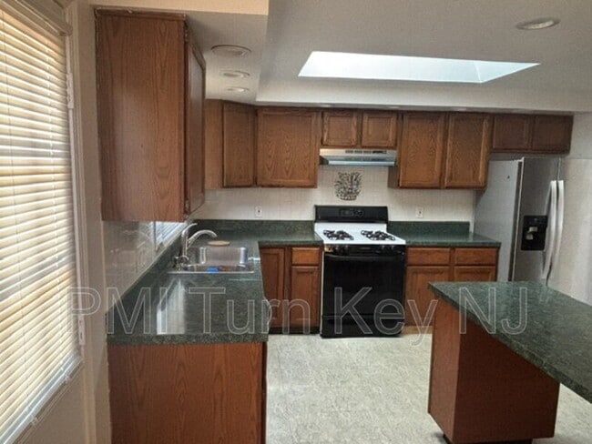Building Photo - 103 Leanne Dr