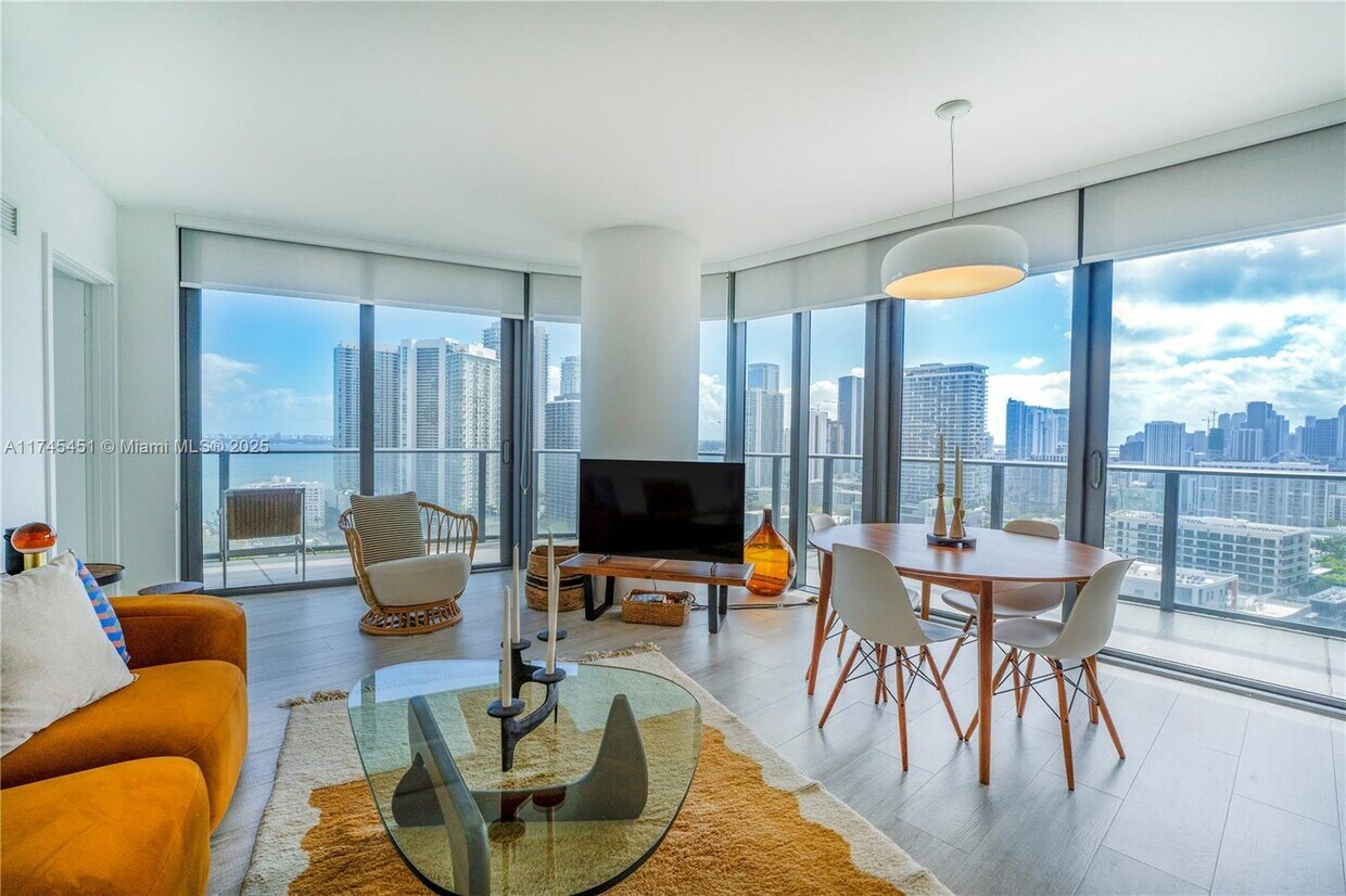 Foto principal - 121 NE 34th St