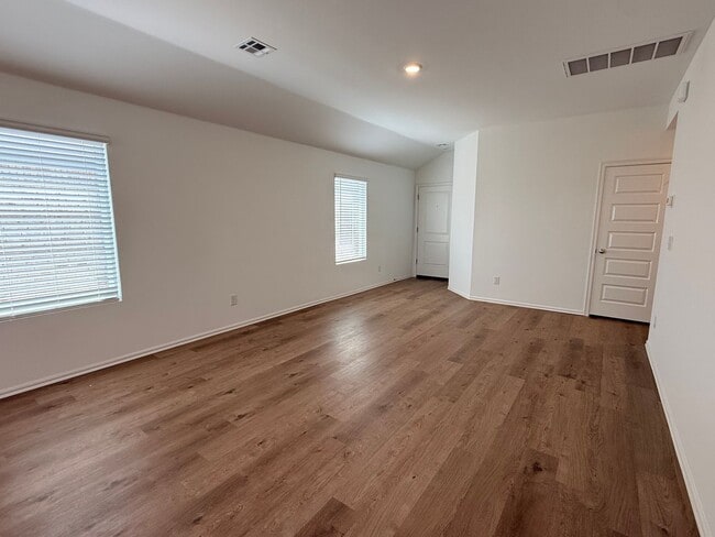 Foto del edificio - Brand New!! Cute 3 bed, 2 bath in Redstone Ranch