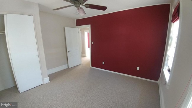 Building Photo - 809 W Collings Ave