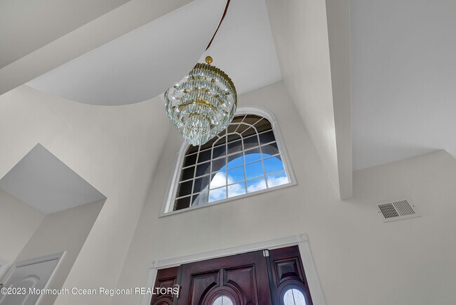 Building Photo - 1607 Holbrook St