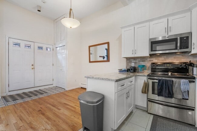 Building Photo - 113 W Dedham St