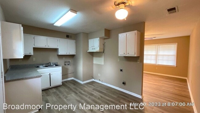 Building Photo - 3 br, 1.5 bath House - 587 Hillbrook Dr.