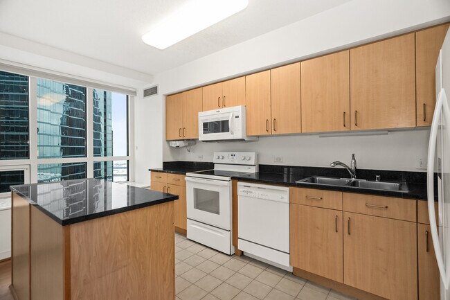 Building Photo - 512 N McClurg Ct