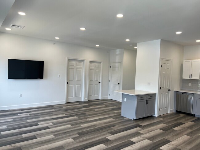 Sala de estar y comedor - 24 S Elm St