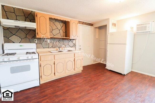 Building Photo - 501 N Broadway St