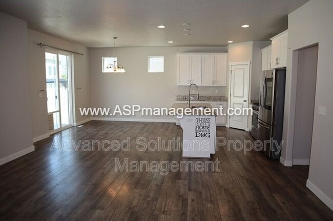 Building Photo - 928 W Mckenna Rd