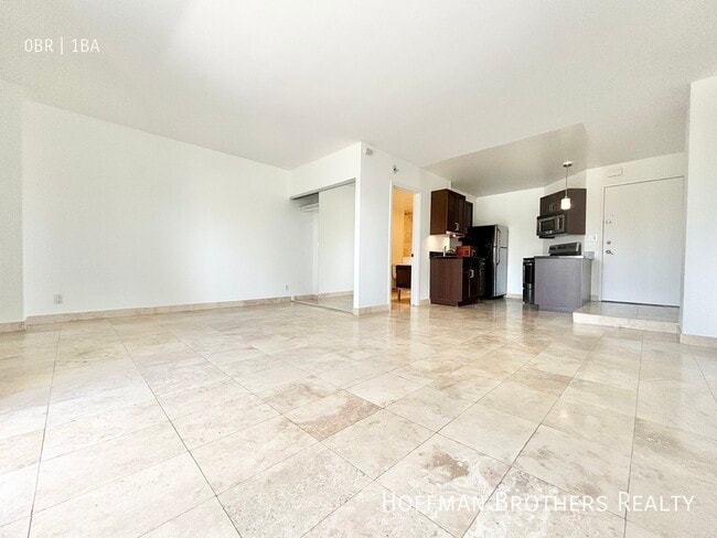 Building Photo - 3947 Los Feliz Blvd