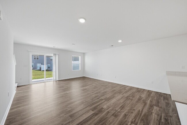 Foto del edificio - Modern Comfort in a Peaceful Newton Community This newly built 3-bed, 2.5-bath townhome blends mo...