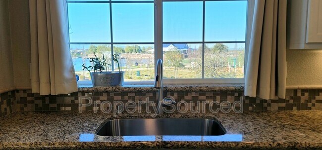 Foto del edificio - 831 Lakeside Dr