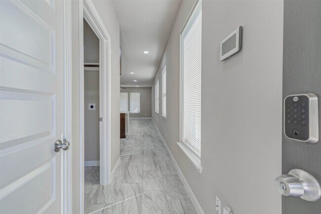 Foto del edificio - 7968 Henson St