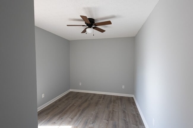 Building Photo - 135 W 14th Ave