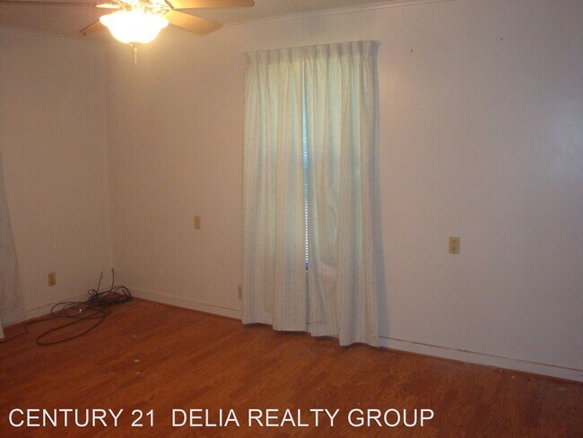 Foto del edificio - 3 br, 1 bath House - 532 West 8th St.