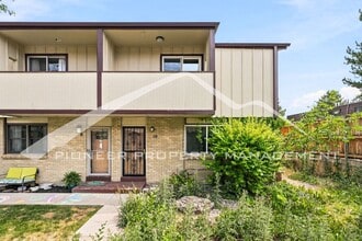 Building Photo - 1827 Quail St