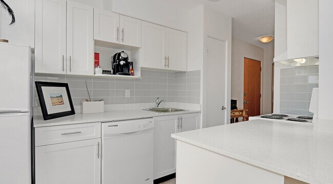 Building Photo - Breakers