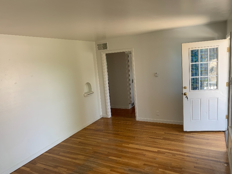 Primary Photo - 406 S Kimball St