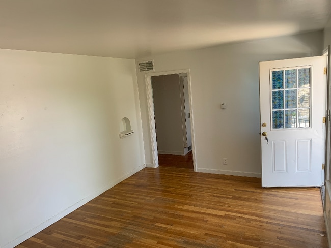 Building Photo - 406 S Kimball St