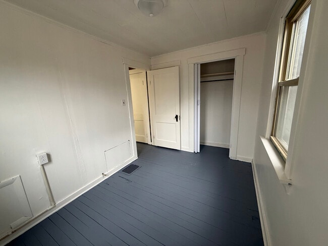 Building Photo - 2509 Hess Ave