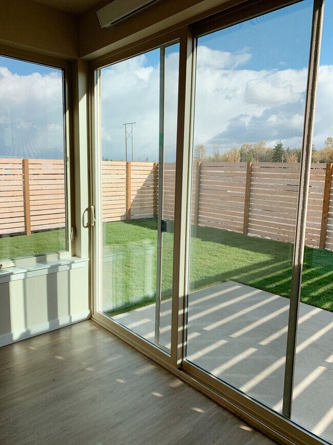 Foto del edificio - Sunny 3 bdrm, 2.5 bath in Cordata Neighborhood