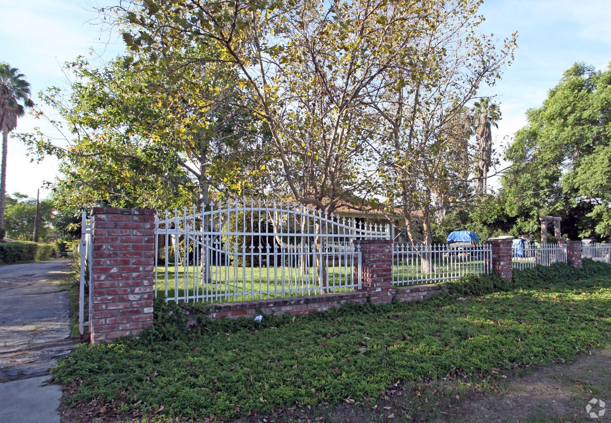 Building Photo - 17530 Kingsbury St