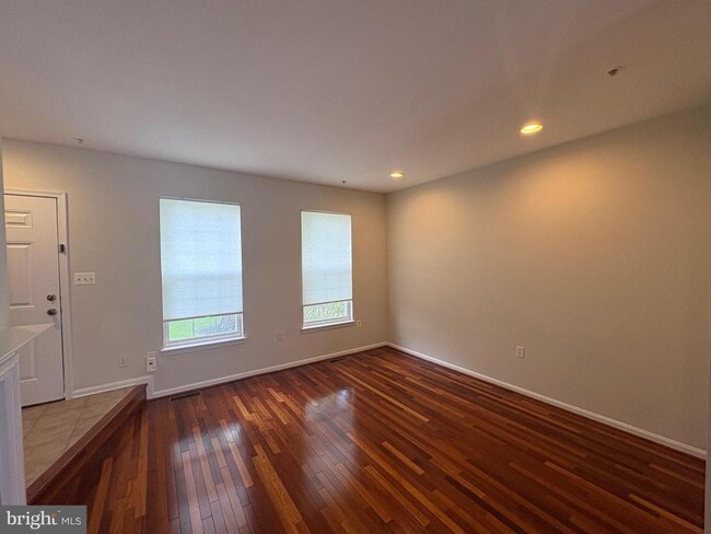 Building Photo - 537 Ensemble Ct