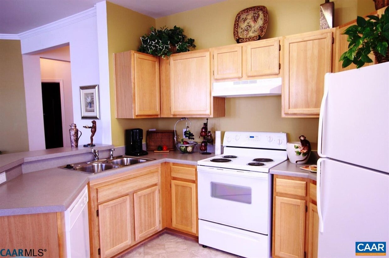 Building Photo - 825 Beverly Way