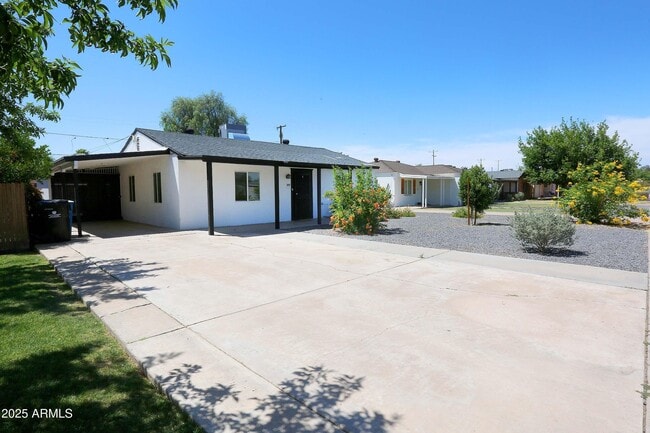 Building Photo - 3822 N 11th Ave