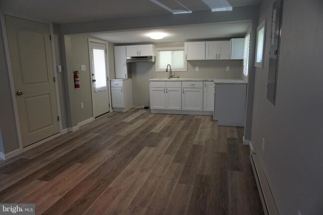 Building Photo - 709 Crystal Dr