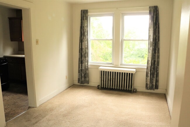 Building Photo - 4004 Beechwood Blvd