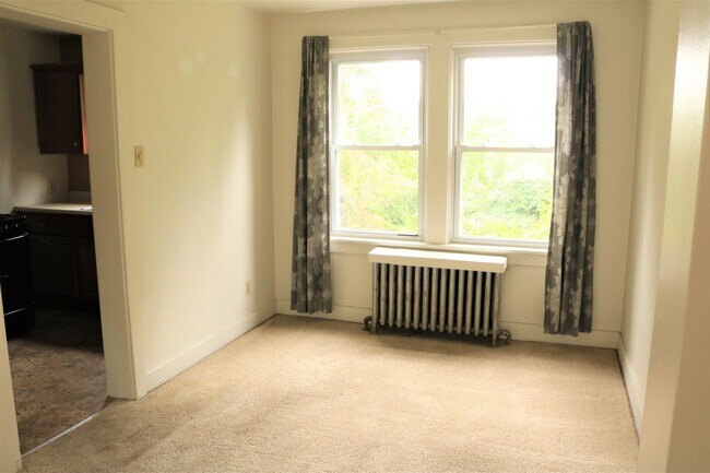 Foto del edificio - 4004 Beechwood Blvd
