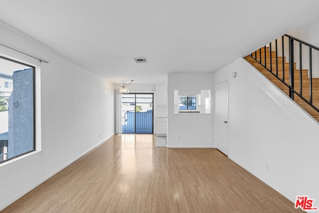 Foto del edificio - 2490 Purdue Ave