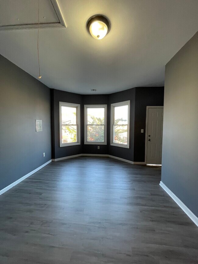 Unidad 1R - 662 Grove St