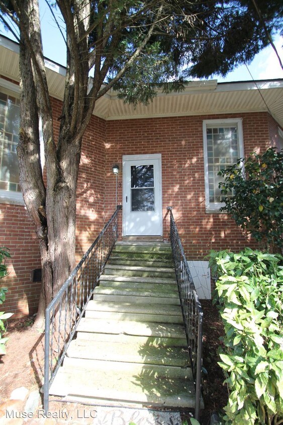 Building Photo - 1 br, 1.5 bath House - 112 Steele Street U...