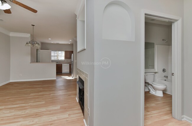 Foto del edificio - Discover Modern Comfort: 2BR, 2BA Condo in...