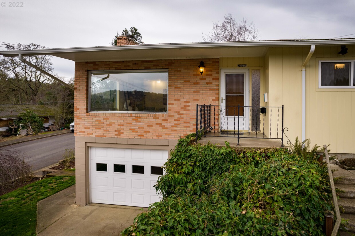 Primary Photo - 2680 Lawrence St