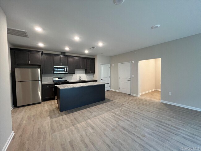 Foto del edificio - 214 Tower Ridge Cir