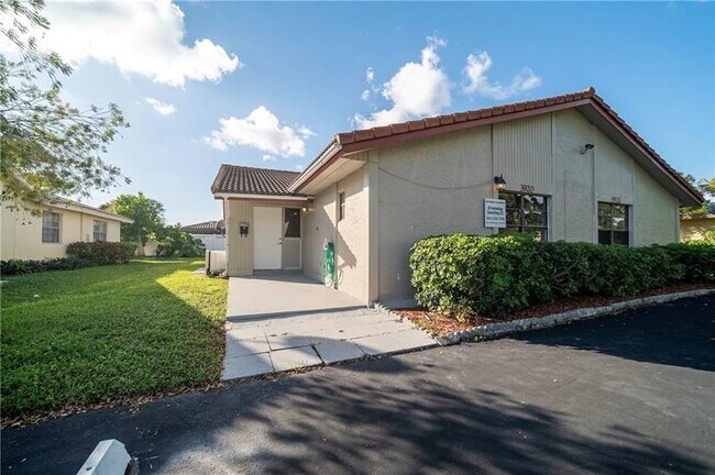 Foto del edificio - 3920 NW 110th Ave
