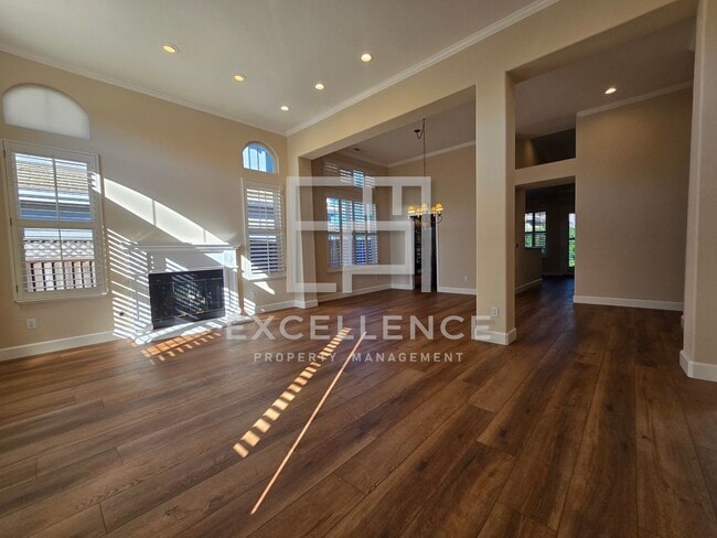 Building Photo - 3/2.5 Home + Office with 2219SF of Beautif...
