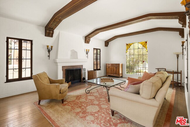 Building Photo - 1116 S La Jolla Ave