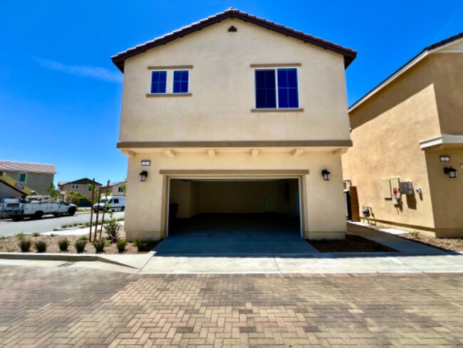 Building Photo - 16300 Lozano St