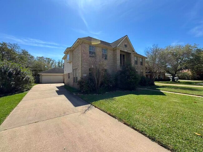 Building Photo - 2439 Shelby Park Dr