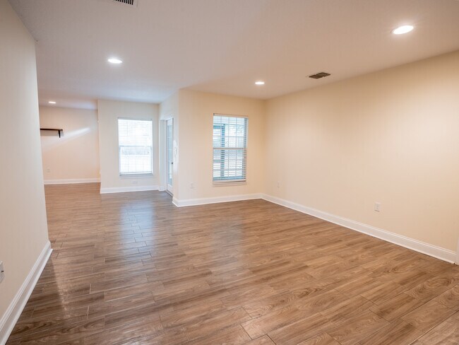 Building Photo - 727 Hull Island Dr