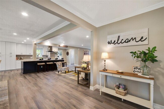 Foto del edificio - 5026 Saxon Dr