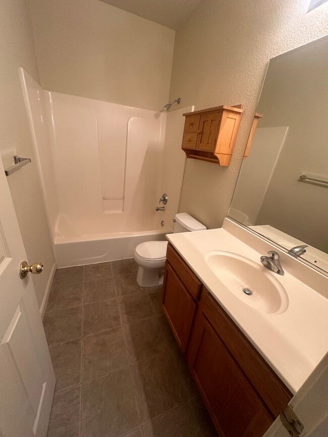 Building Photo - Four Bedroom Home For Rent!!